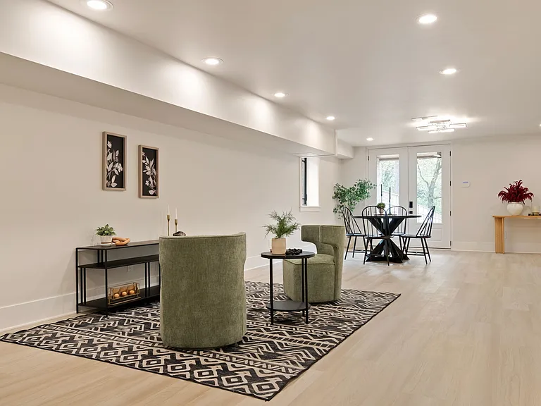 1240 Kenmore Pl — Photo 70