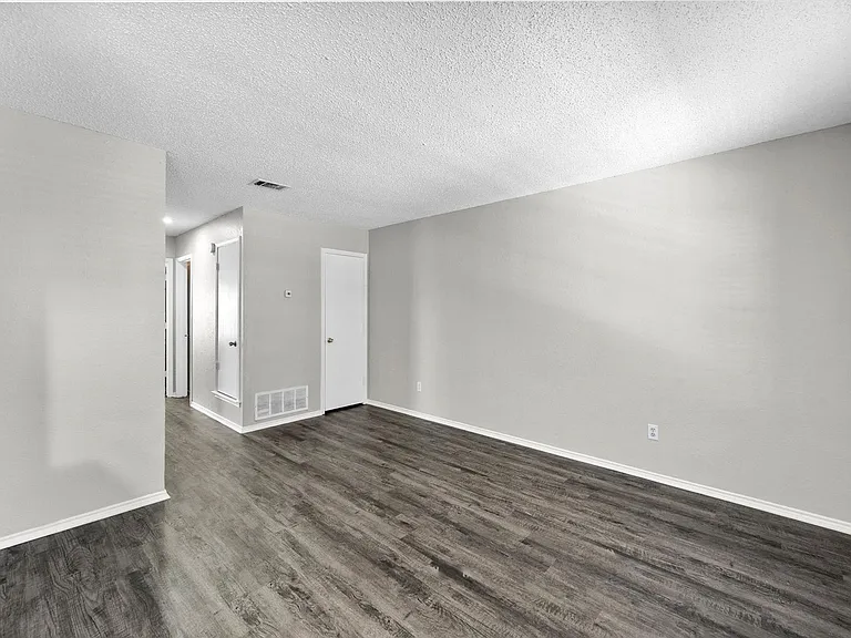 606 Kings Way Dr — Photo 7