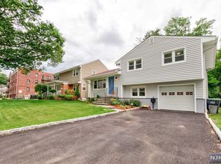 28 Willet St, Bergenfield, NJ 07621