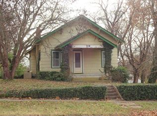 319 E Beech St, Independence, KS 67301