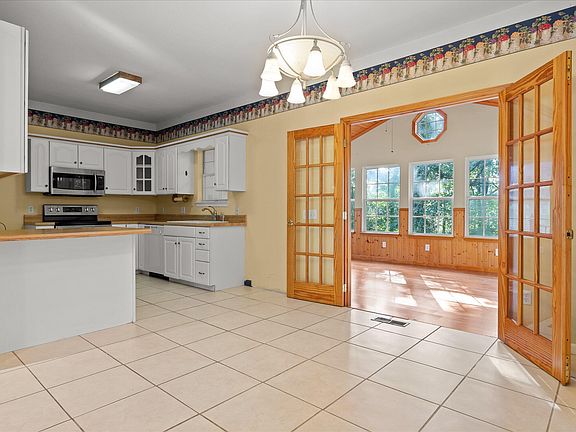 3rd image of 170 Shady Ct