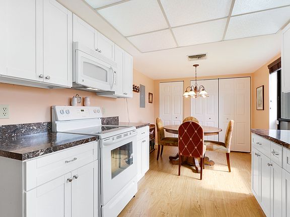 3rd image of 101 Wingfoot Dr APT B