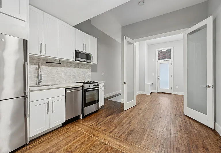 1582 1st Ave #B — Photo 1
