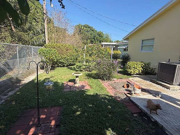 4th image of 3631 NE 14th Ave