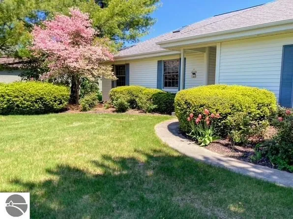 1551 S Donnybrook Rd, Suttons Bay, MI 49682