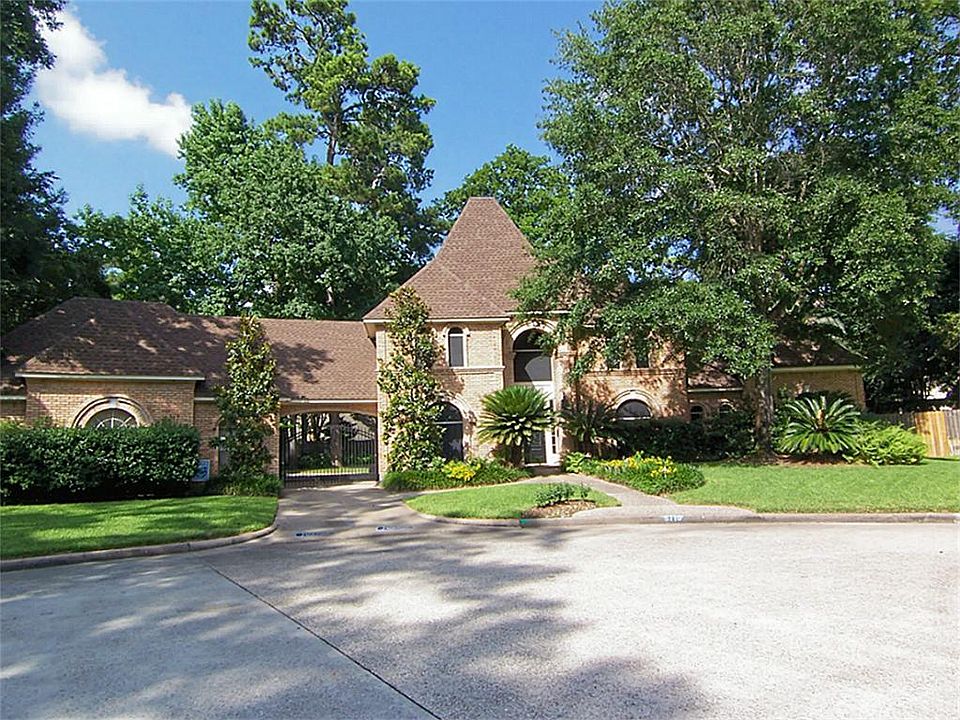 Welcome home to this fabulous 5 bedroom home in the Landing of Kings Point right in the heart of the