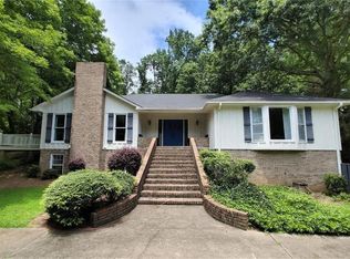 820 Oakhaven Dr, Roswell, GA 30075