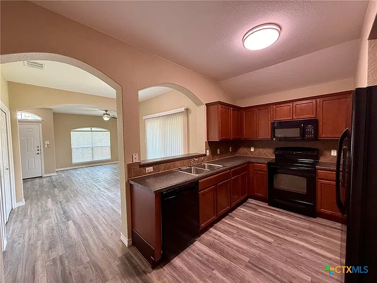 101 Salas Dr — Photo 5