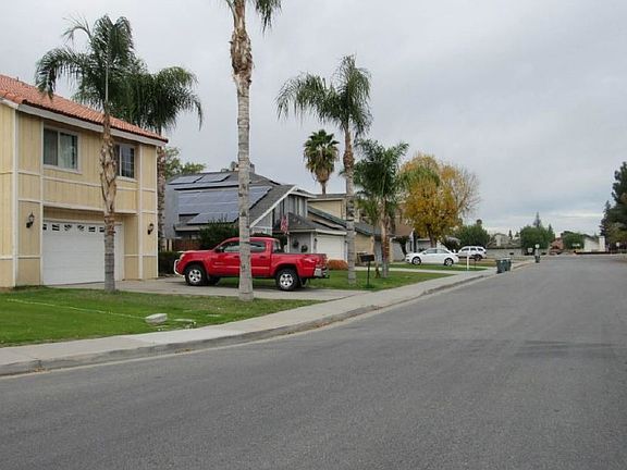 Exterior Neighborhood (street photo)