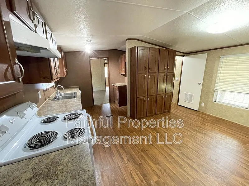 2 bed, 2.0 bath, $1,250 — Photo 2