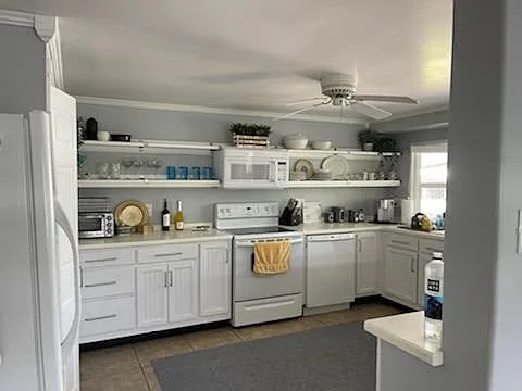 604 N Emerald Dr — Photo 3