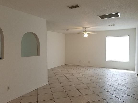 2nd image of 525 SE 6th Ave