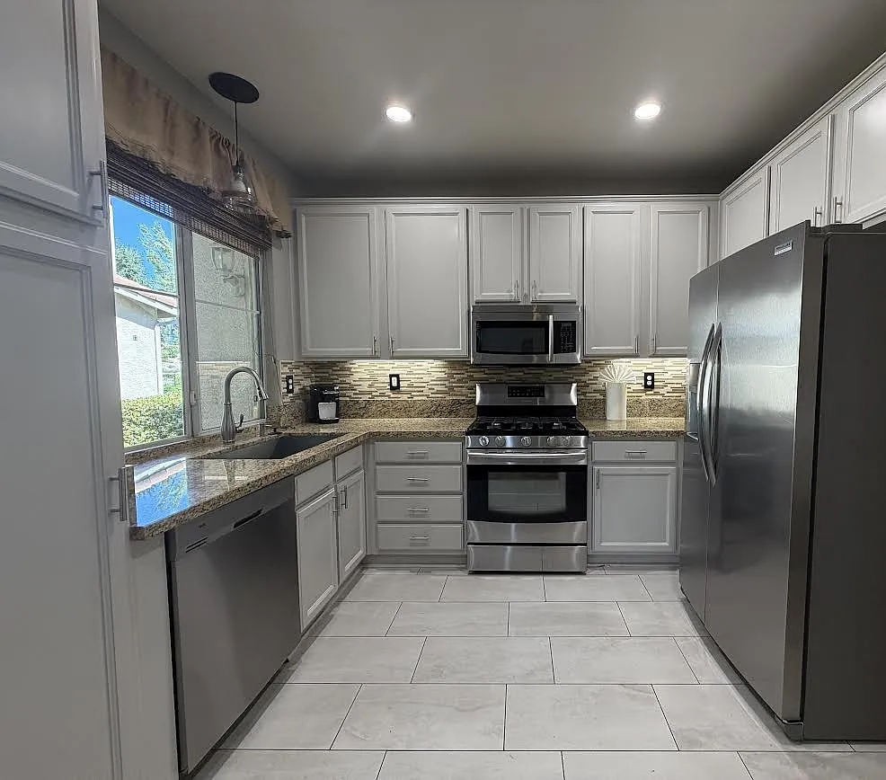 3 bed, 2.5 bath, 1684 sqft, $3,850 — Photo 4