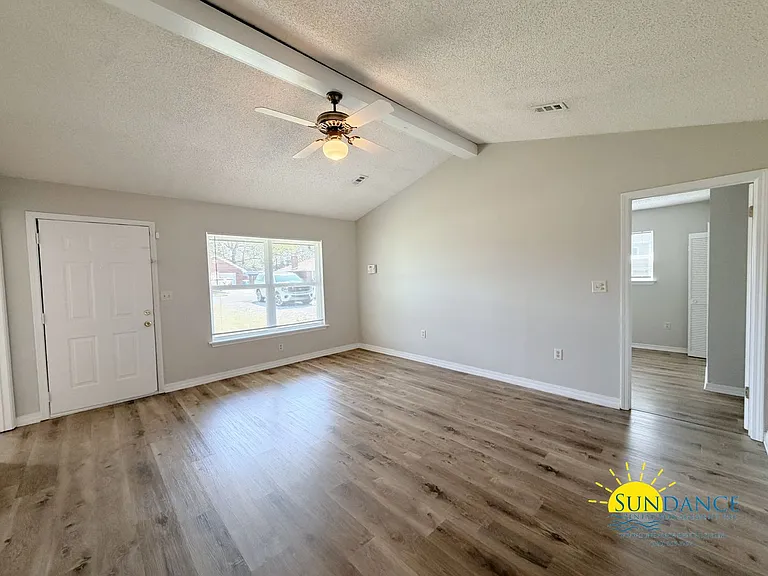 311 Evergreen Dr — Photo 3