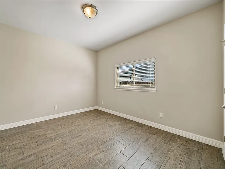 7721 Dove Hollow Dr — Photo 33