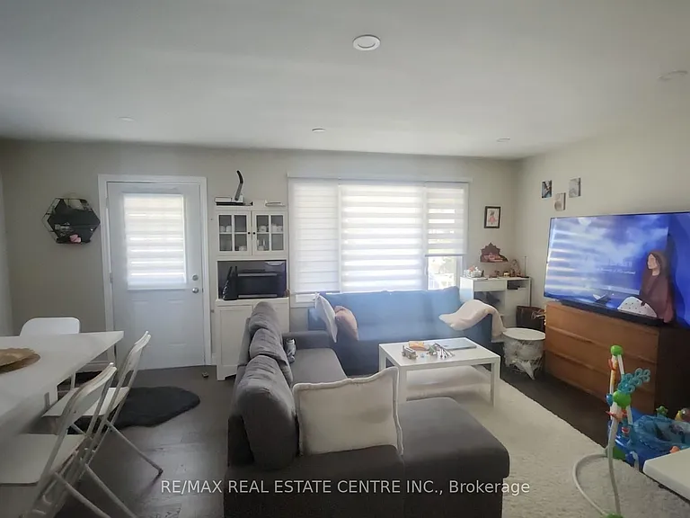 364 E 14th St #UPPER FLOOR ONLY — Photo 10