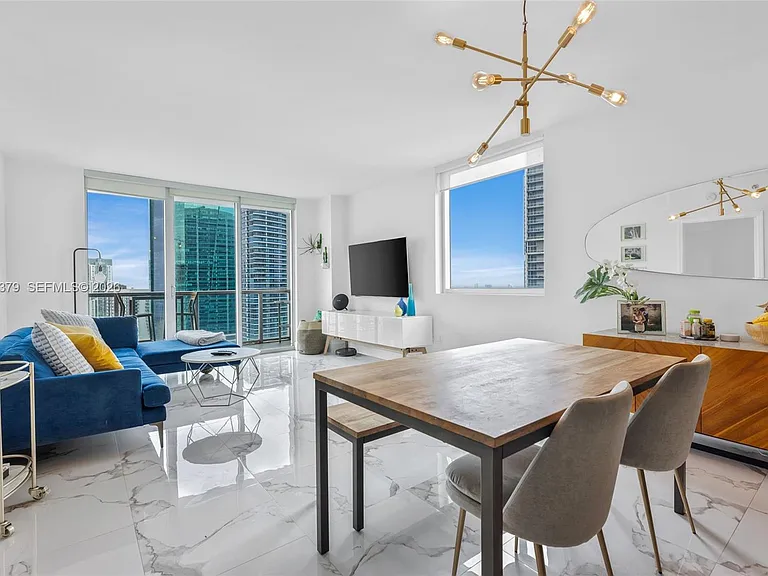 55 SE 6th St #3807 — Photo 7