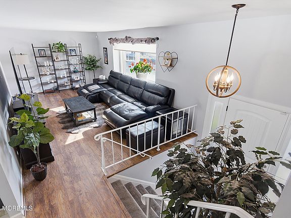 2nd image of 7 Colonial Court