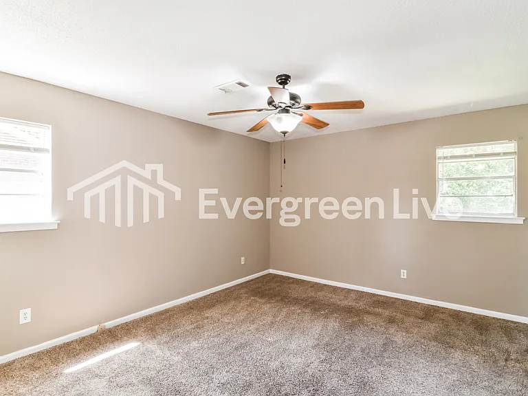 625 Durward Dr — Photo 8
