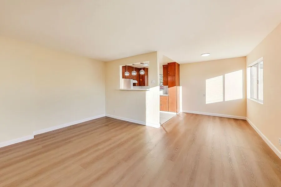 One Bedroom Apartment - Hayes Valley — Photo 2