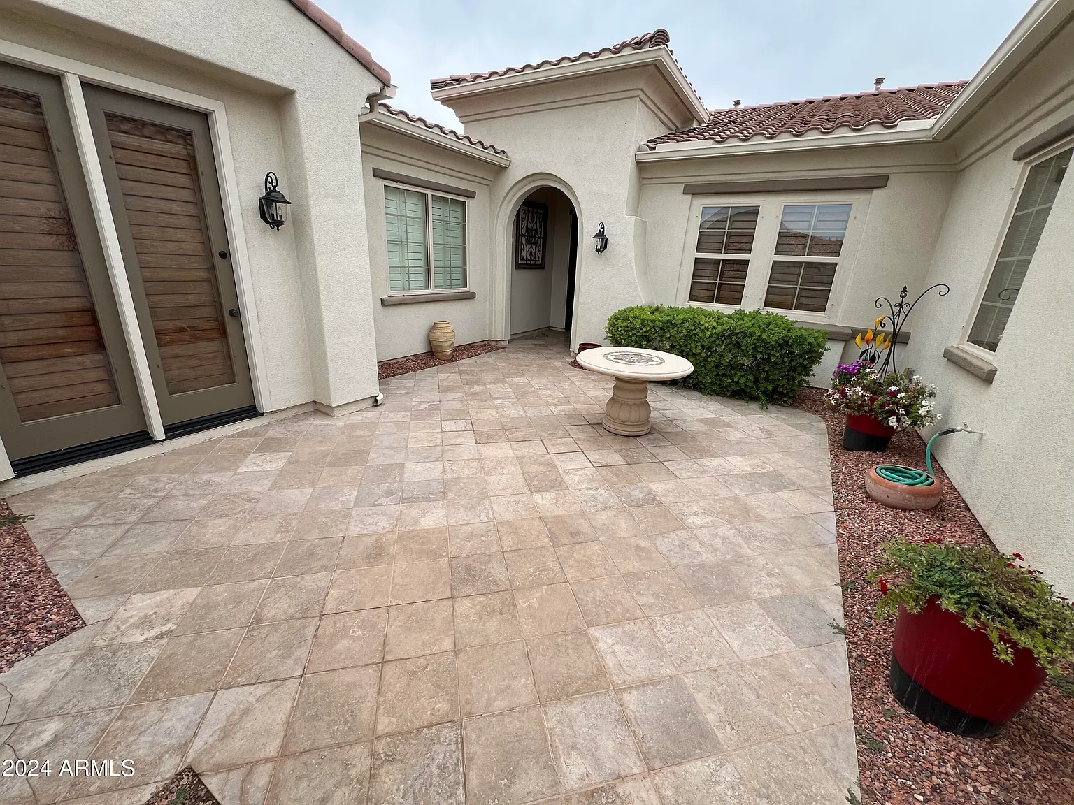 2 bed, 2.5 bath, 2840 sqft, $5,800 — Photo 2