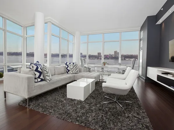 60 Riverside Boulevard image 2 of 16