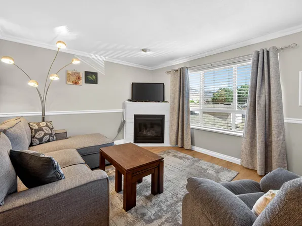 860 Nicolani Dr #201, Kamloops, BC V2B 5B3