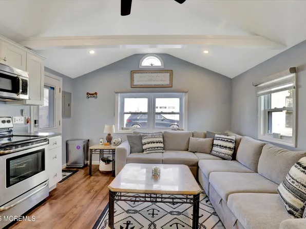 12 W Rutherford Lane, Lavallette, NJ 08735
