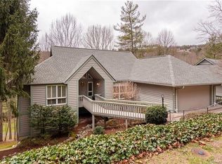 207 Fern Creek Dr, Flat Rock, NC 28731