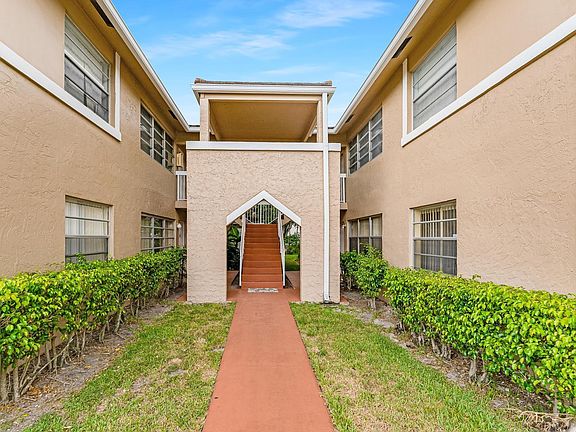 5th image of 1018 Twin Lakes Drive #21-A