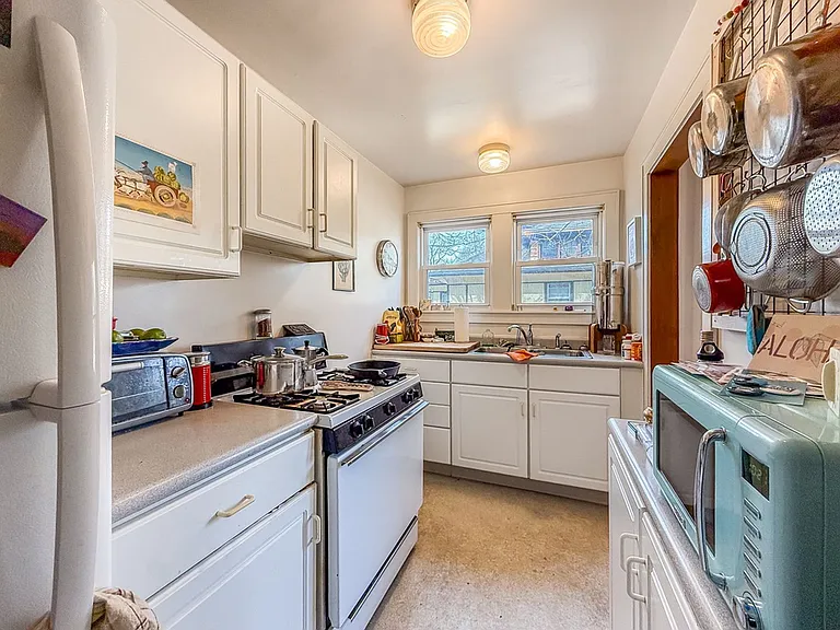407 W Green St #4 — Photo 6