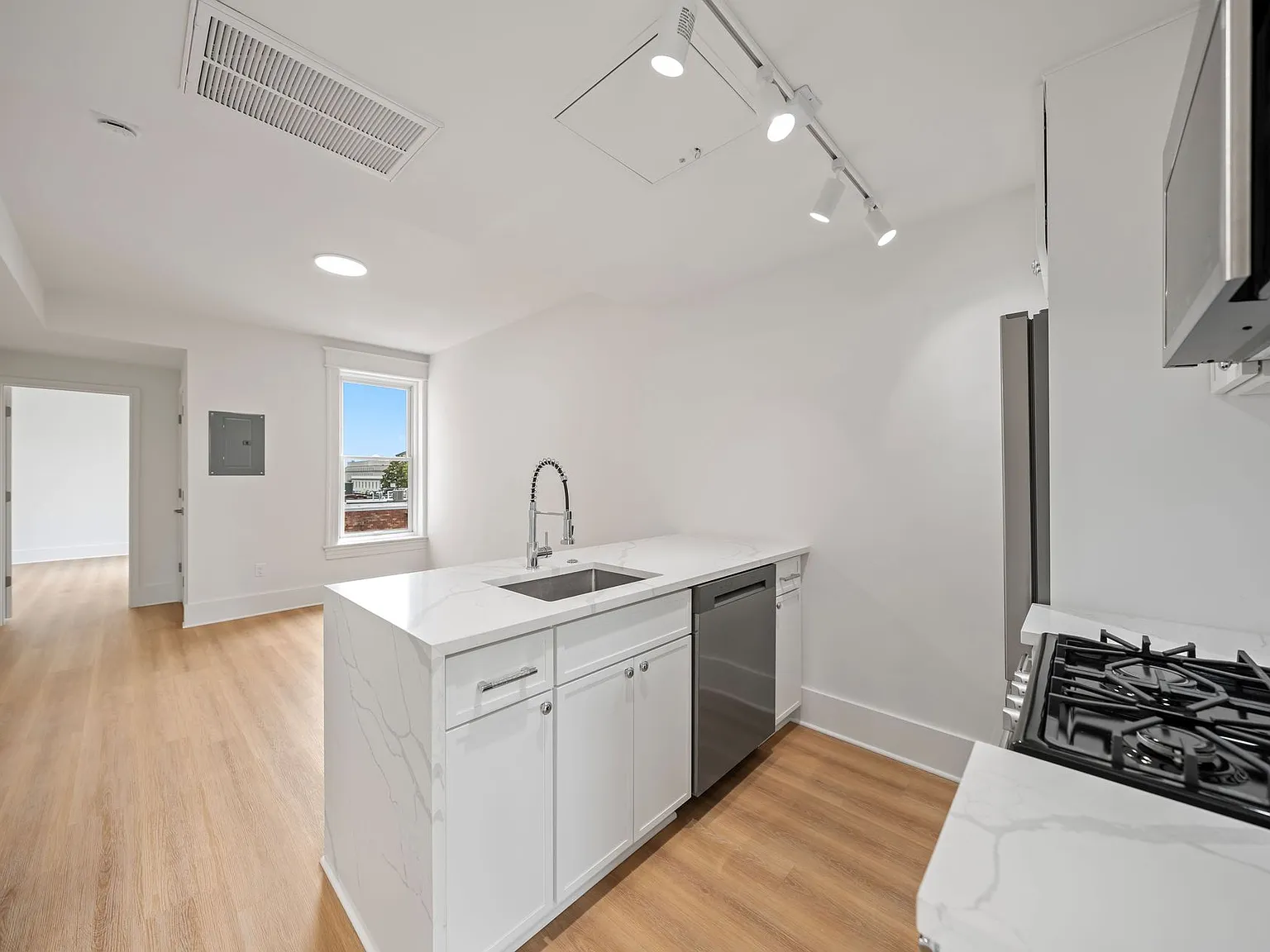 Brand-New Luxury Residences in the Heart of Historic Capitol Hill — Photo 3
