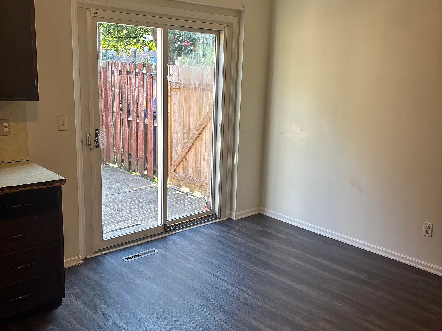 3 bed, 1.5 bath, 1250 sqft, $1,595 — Photo 4