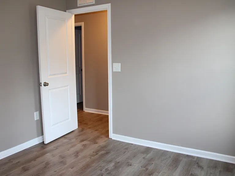 138 Lyonshall St — Photo 30