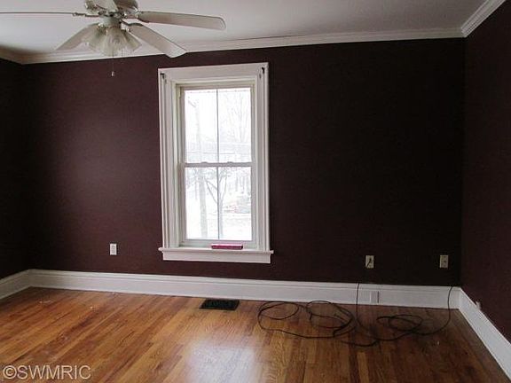 5th image of 86 Budlong St