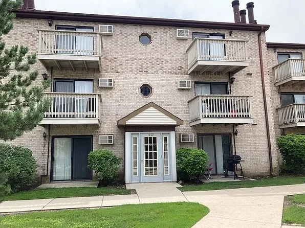 442 E Osage Ln #3A, Palatine, IL 60067