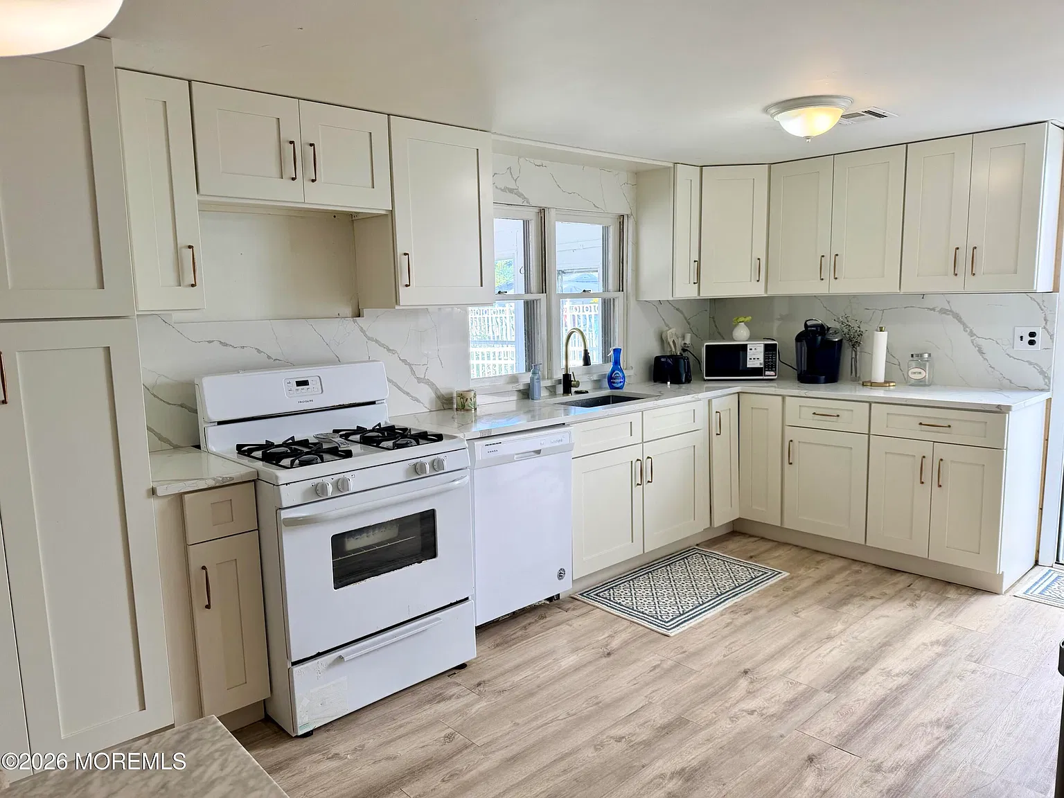 3 bed, 1216 sqft, $3,100 — Photo 3