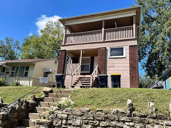 2 bed, 1.0 bath, 850 sqft, $750 — Photo 1
