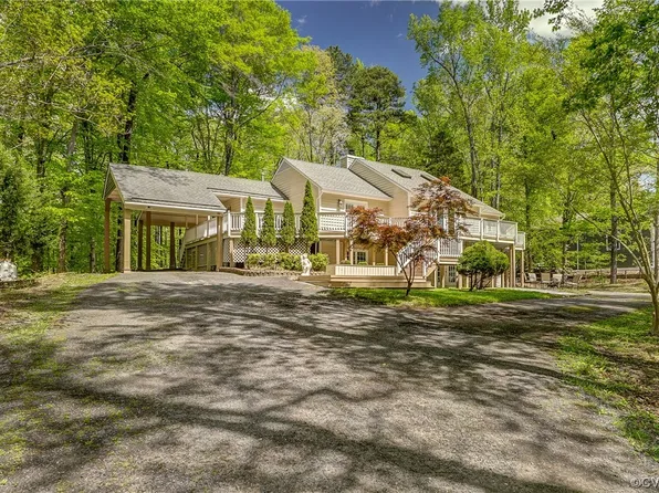 602 Red Maple Dr, Manakin Sabot, VA 23103