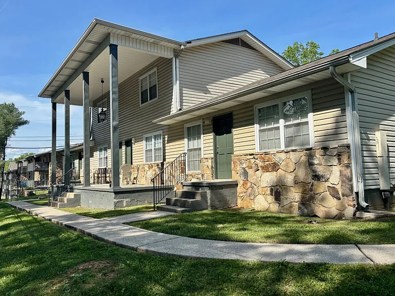 Carriage Hill Apartments — Photo 8