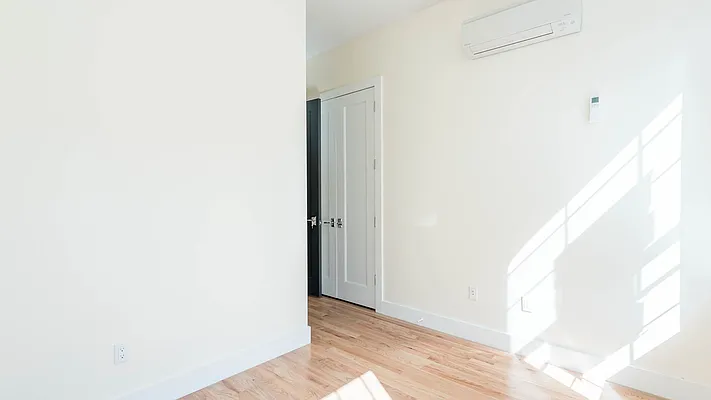 Rented by Nooklyn NYC LLC | media 4