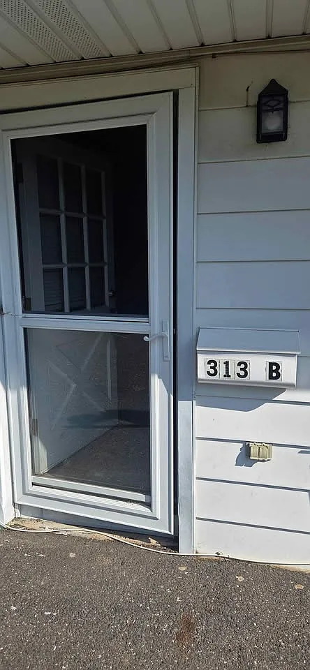 1 bed, 700 sqft, $1,350 — Photo 1