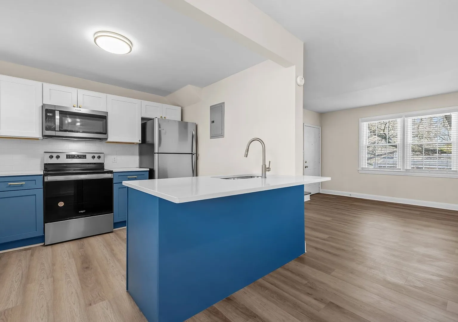 Spacious 1 Bedroom Duplex in Trinity Park, blocks from Duke! - Renovated & Pet Friendly — Photo 1
