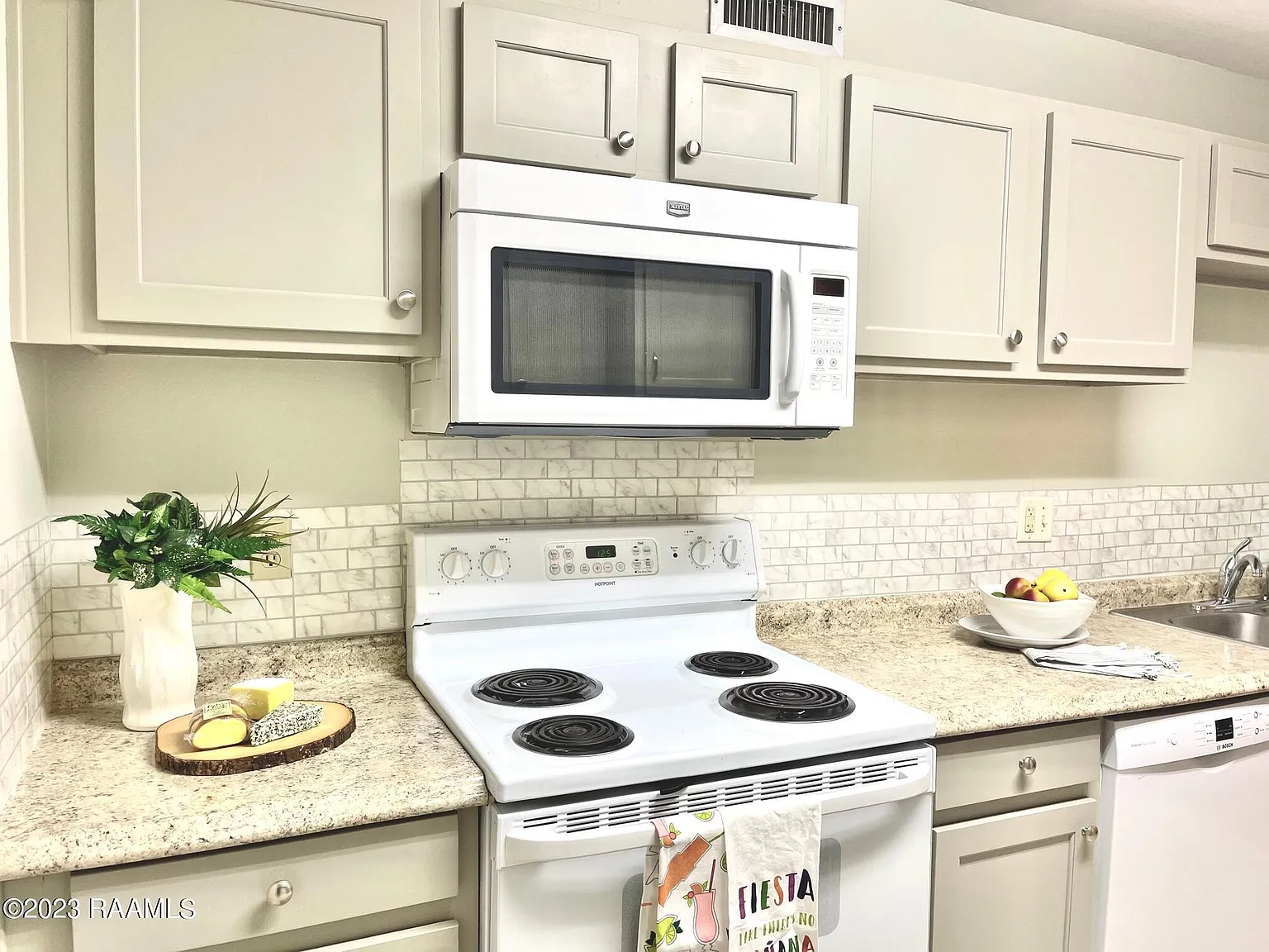 2 bed, 900 sqft, $995 — Photo 3