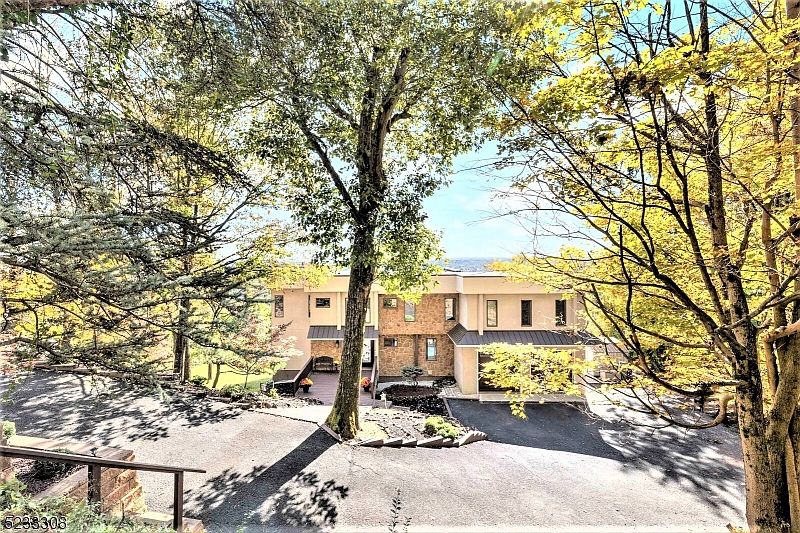 1st image of 712 Johnston Dr