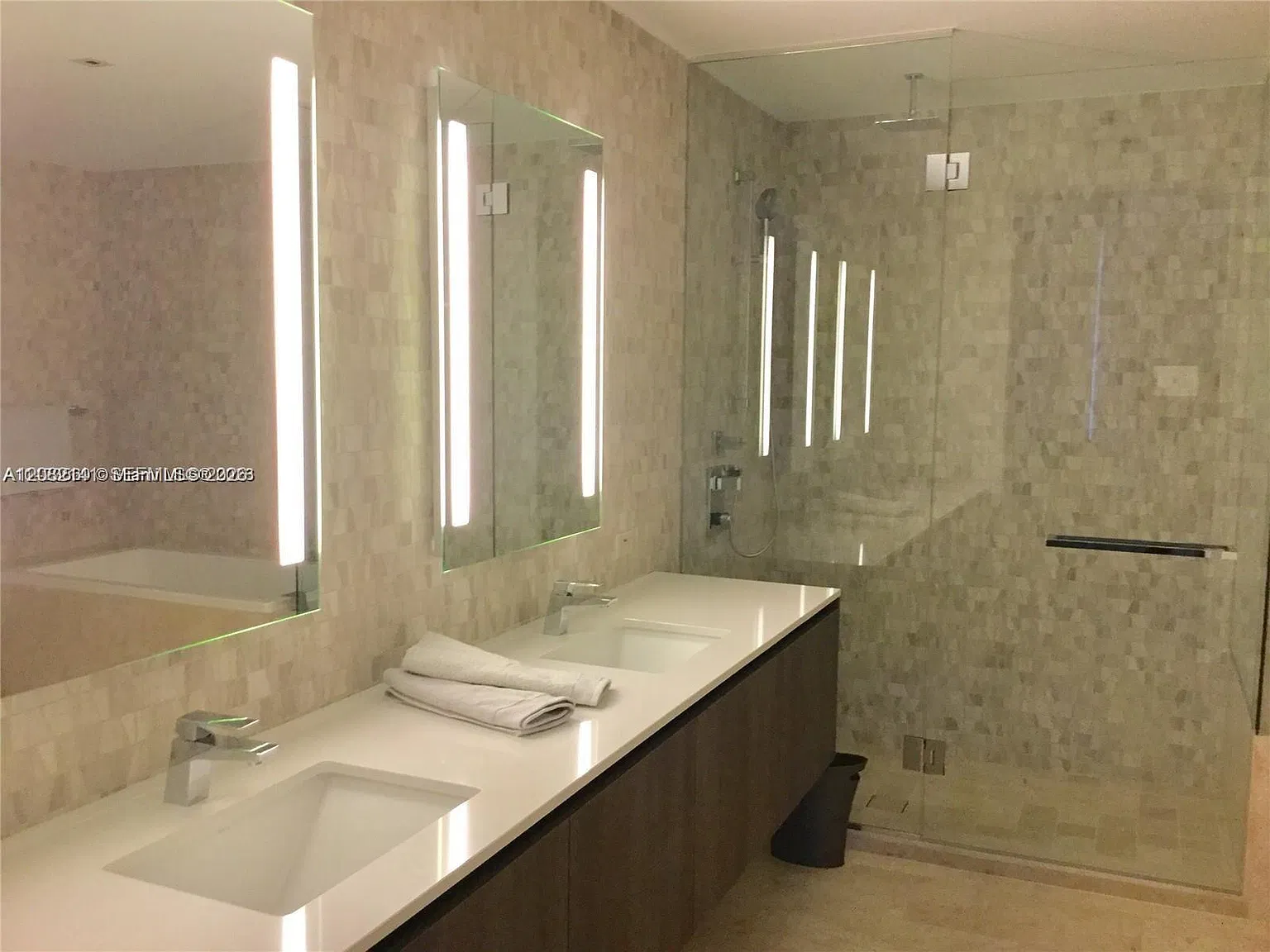 Rise Condo — Photo 4