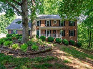 7702 Knollcrest Dr, Oak Ridge, NC 27310