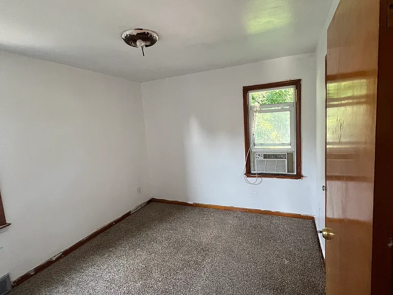6844 Memorial Ave — Photo 7