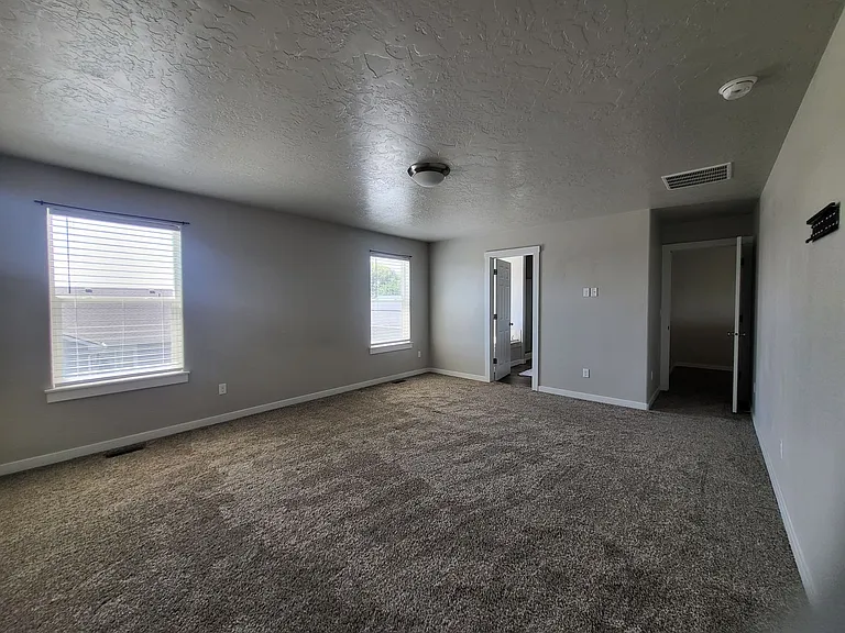 11913 Sanderling Ct — Photo 4