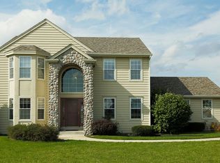 303 Jonathan Dr, Pewaukee, WI 53072